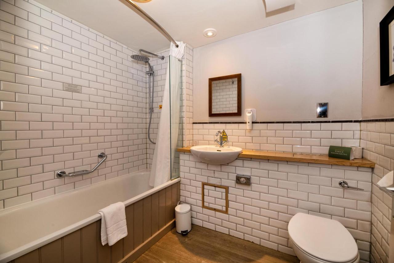 Hotel Greswolde Arms By Chef & Brewer Collection à Solihull Extérieur photo